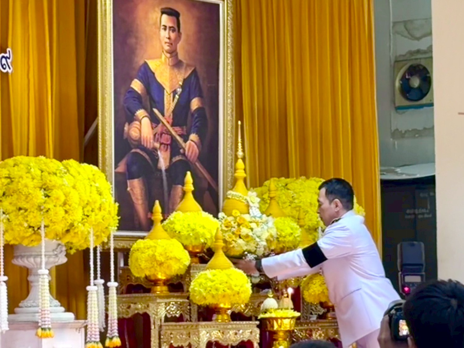 งานรัฐพิธีถวายราชสักการะ พ่อขุนรามคำแหงมหาราช และ งานรัฐพิธีถวายราชสักการะ สมเด็จพระเนรศวรมหาราช